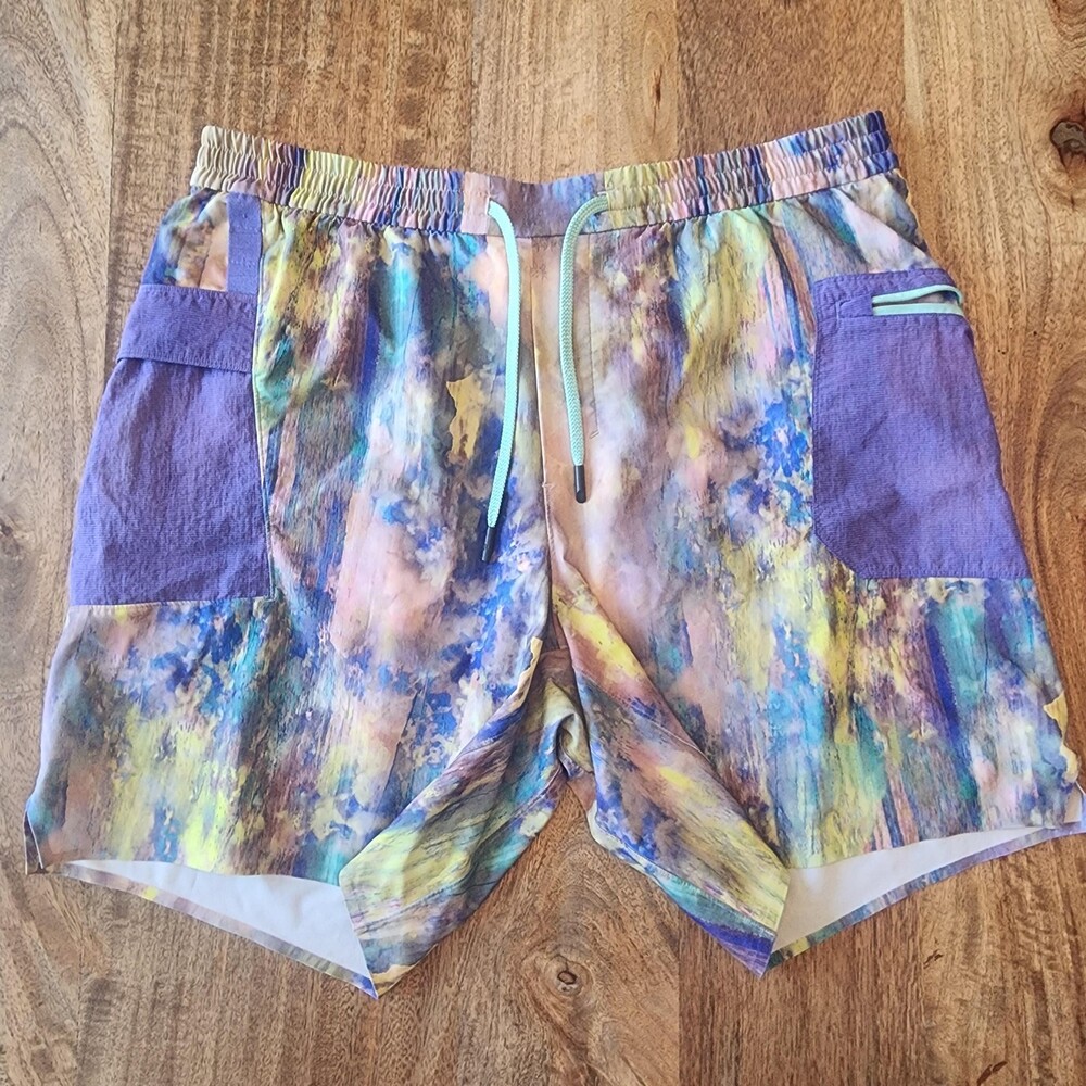 Lululemon Shorts Mens XL Multicolor Batik Lined 8 Inch Inseam Running Athletic